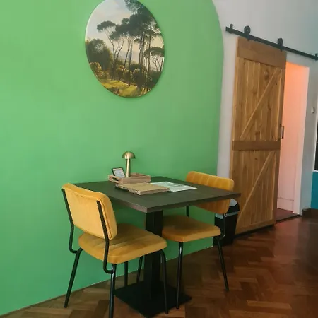 Hotel Feel At - *