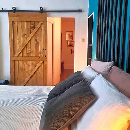 Hotel Feel At - *