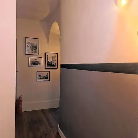 Hotel Feel At - *